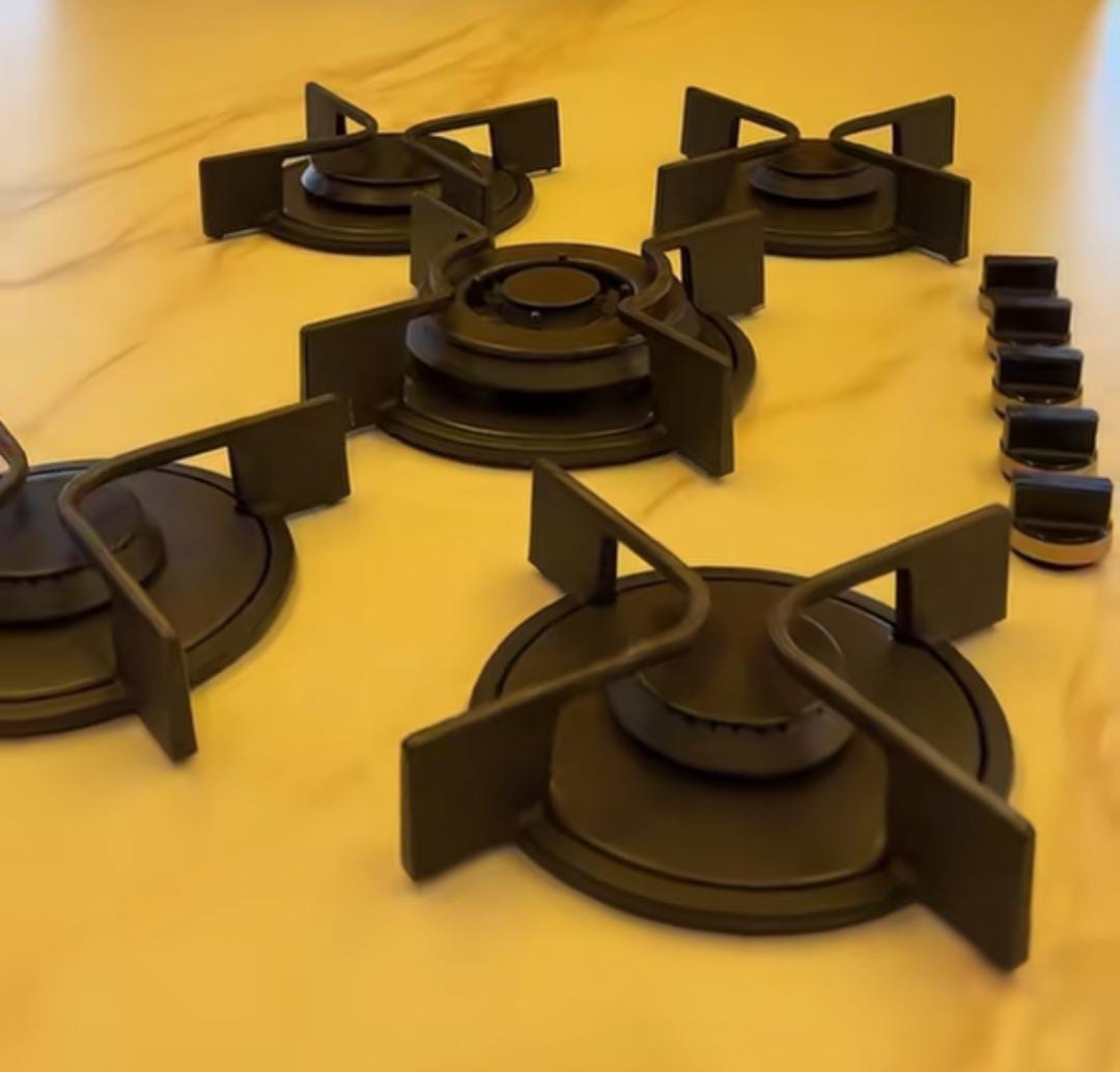 Instalação de fogão a gás com queimadores em mármore